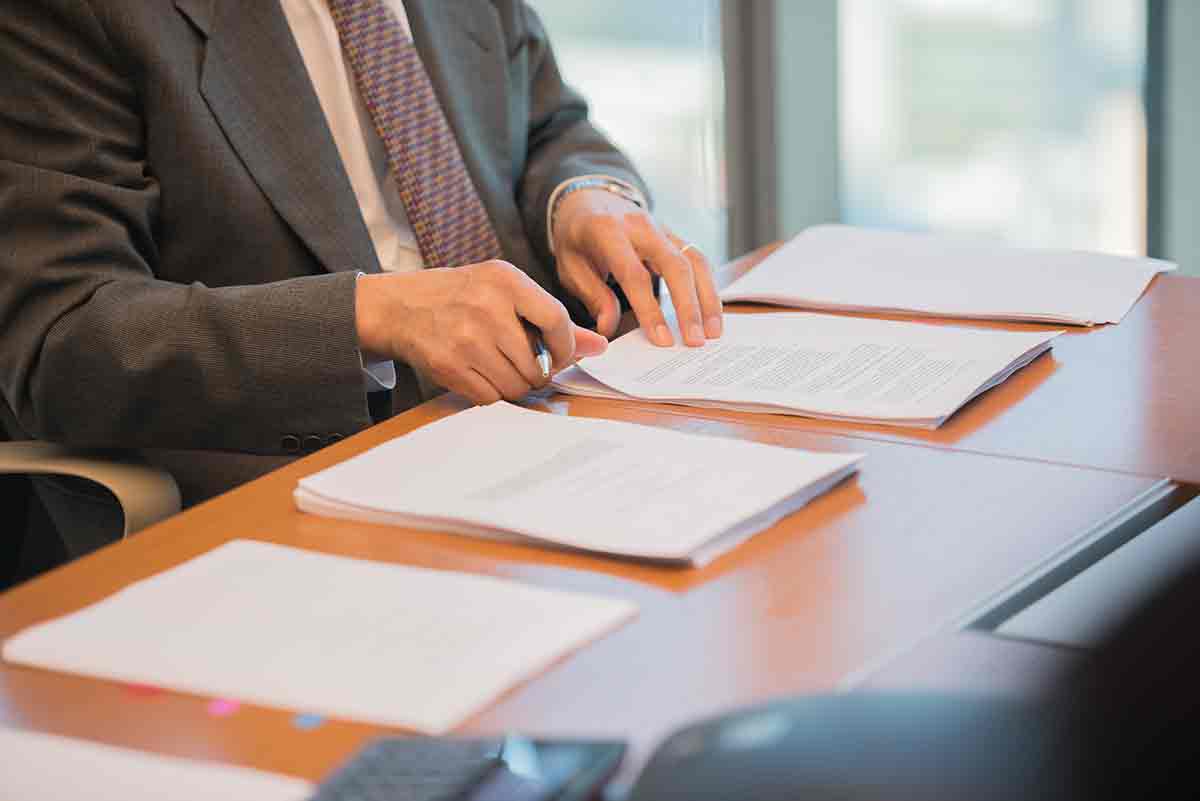 Vertrags-Check für Softwareprojekte – Sicherheit vor der Unterschrift